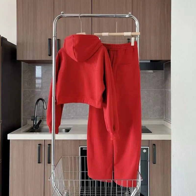 Two-Piece Set: Stylish Fleece-Lined Hooded Sweatshirt and Sweatpants